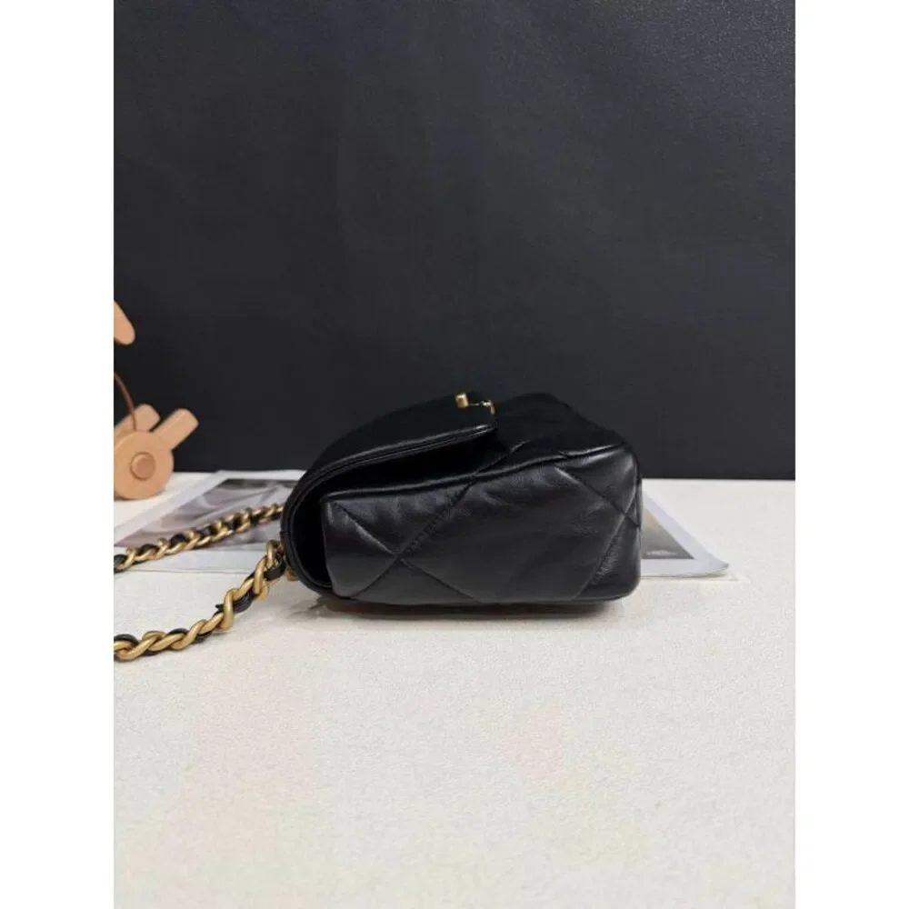 CHANEL brand color
